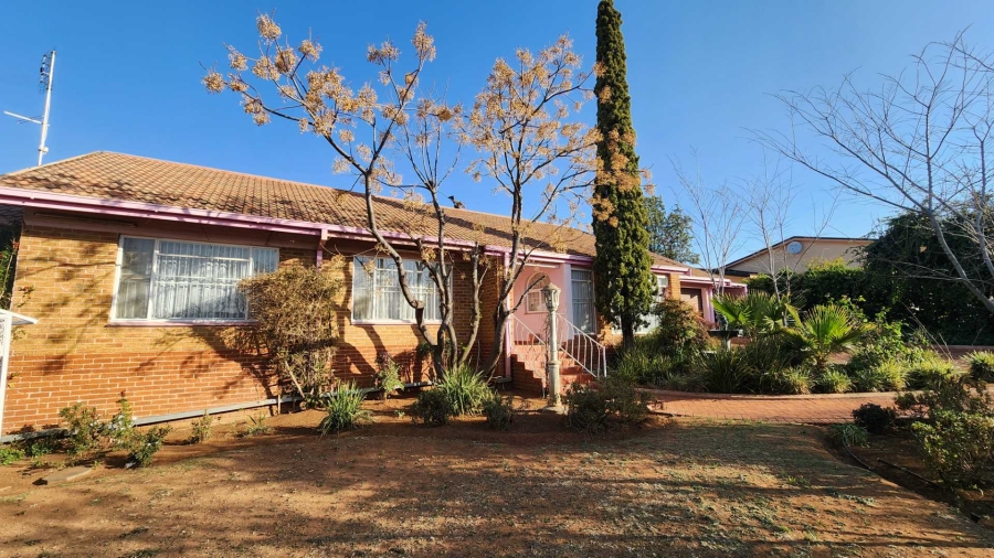 5 Bedroom Property for Sale in Fleurdal Free State